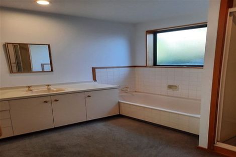 Photo of property in 3 Broadfell Avenue, Avonhead, Christchurch, 8042