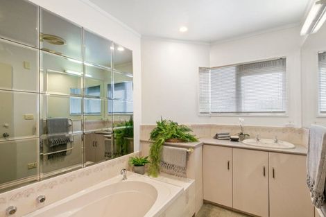 Photo of property in 11 Chatswood Grove, Fitzroy, New Plymouth, 4312