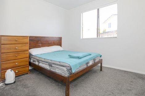 Photo of property in 8 Angeline Place, Massey, Auckland, 0614