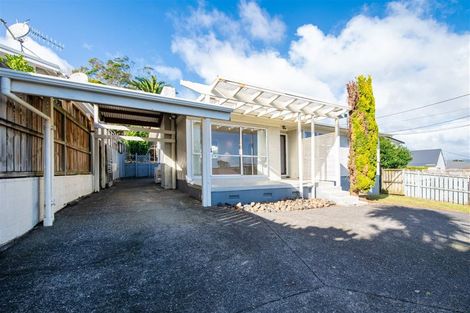 Photo of property in 68 Vodanovich Road, Te Atatu South, Auckland, 0610