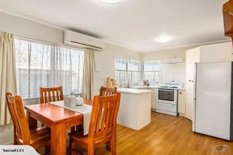 Photo of property in 27b Sutton Crescent, Papakura, 2110