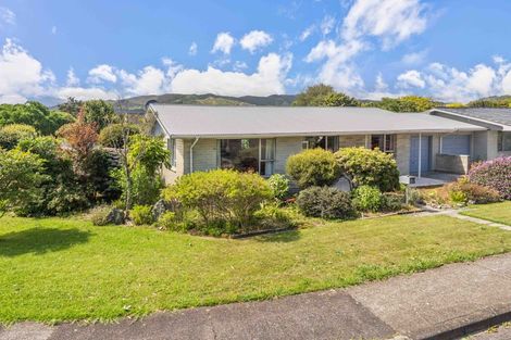 Photo of property in 2 Paretai Grove, Waikanae, 5036