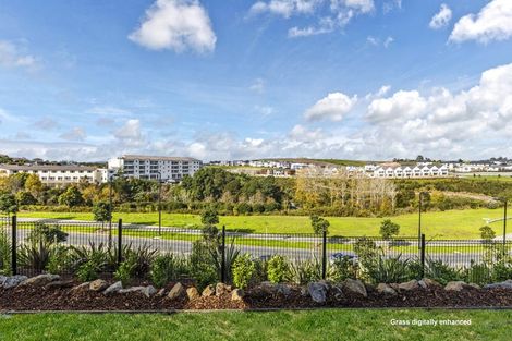 Photo of property in 10 Bine Crescent, Orewa, 0931