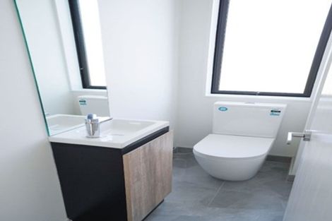 Photo of property in 6/19 Kingdale Road, Henderson, Auckland, 0610