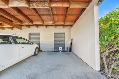 Photo of property in 2/79 Schnapper Rock Road, Schnapper Rock, Auckland, 0632