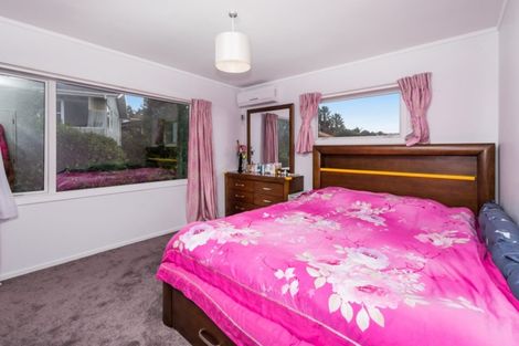 Photo of property in 71 Ravenwood Drive, Forrest Hill, Auckland, 0620