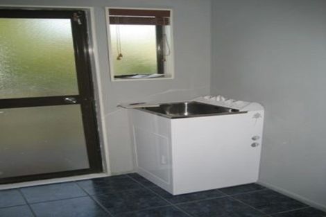 Photo of property in 3 Thalia Place, Totara Vale, Auckland, 0629