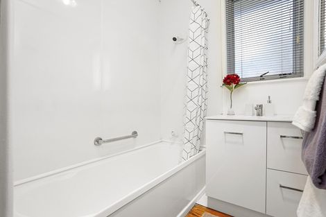 Photo of property in 16 Kea Place, Mangere Bridge, Auckland, 2022
