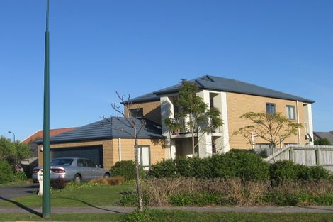Photo of property in 17 Newbliss Crescent, East Tamaki Heights, Auckland, 2016
