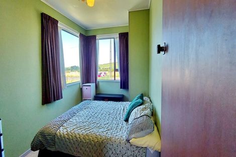 Photo of property in 24 Railway Street, Eltham, 4322