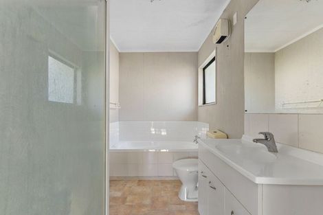Photo of property in 2/9 Edmund Hillary Avenue, Papakura, 2110