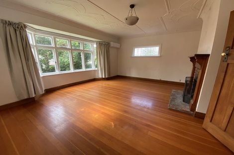 Photo of property in 27 Mariri Road, Kelburn, Wellington, 6012