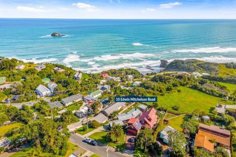 Photo of property in 10 Edwin Mitchelson Road, Muriwai, Waimauku, 0881