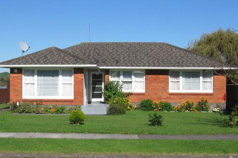 Photo of property in 83 Edgewater Drive, Pakuranga, Auckland, 2010