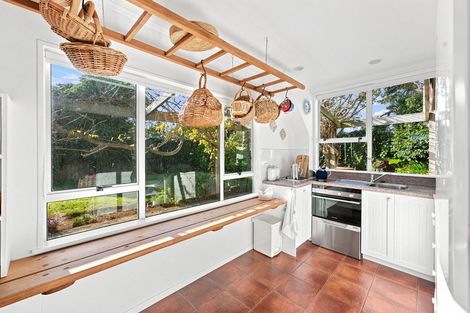 Photo of property in 29 Donnelly Street, Oakura, 4314