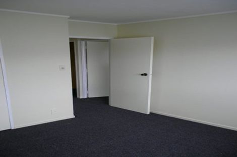 Photo of property in 2/21 Howard Road, Northcote, Auckland, 0627