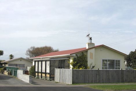 Photo of property in 4 Polson Street, Castlecliff, Whanganui, 4501