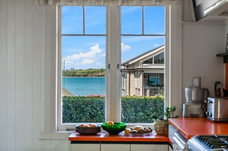 Photo of property in 3 Cambridge Terrace, Devonport, Auckland, 0624