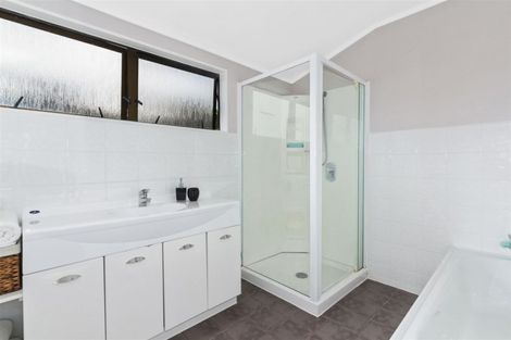 Photo of property in 13 James Cook Drive, Whitby, Porirua, 5024