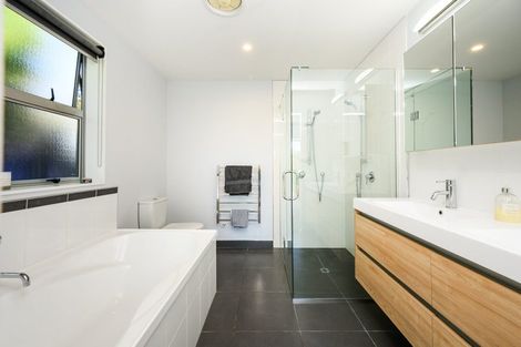Photo of property in 1 Kensington Mews, Hokowhitu, Palmerston North, 4410
