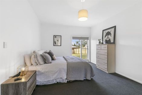 Photo of property in 1/300 Glenfield Road, Glenfield, Auckland, 0629