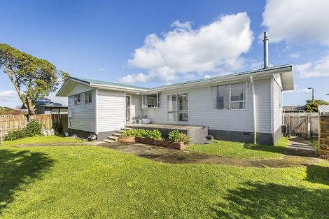 Photo of property in 124 Gloaming Hill, Titahi Bay, Porirua, 5022