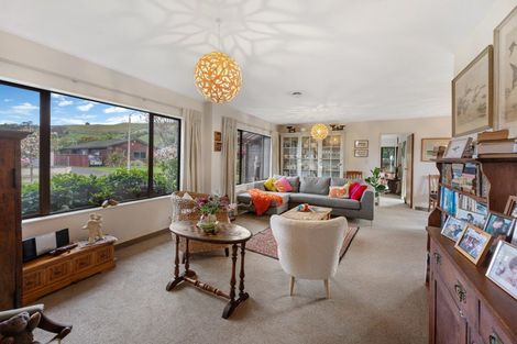 Photo of property in 2 Webb Place, Taradale, Napier, 4112