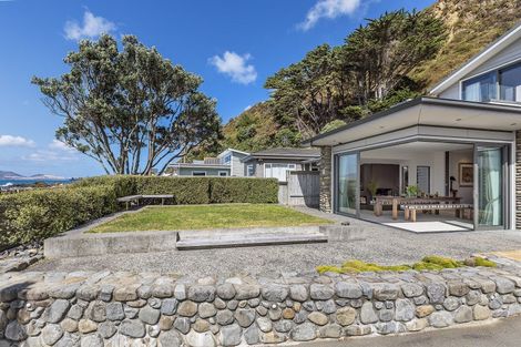Photo of property in 160 Breaker Bay Road, Breaker Bay, Wellington, 6022