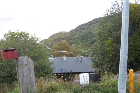 Photo of property in Arno Apartment, 8/8 Mckerrow Place, Sunshine Bay, Queenstown, 9300