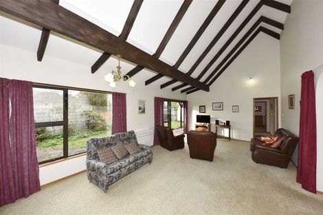 Photo of property in 2/63 Beachville Road, Redcliffs, Christchurch, 8081