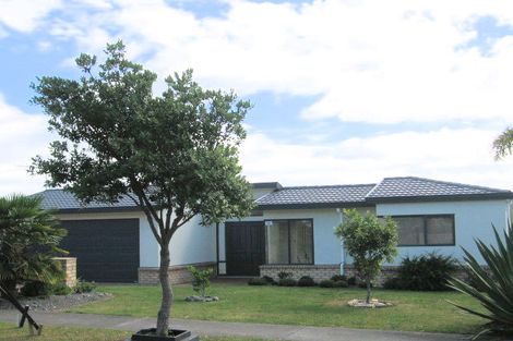 Photo of property in 28 Crimson Park, Oteha, Auckland, 0632