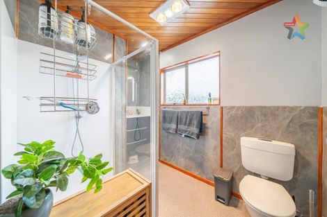 Photo of property in 30 Matthews Road, Wainuiomata, Lower Hutt, 5014