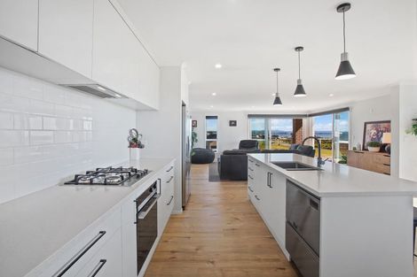 Photo of property in 9 Whata Street, Clarks Beach, 2122