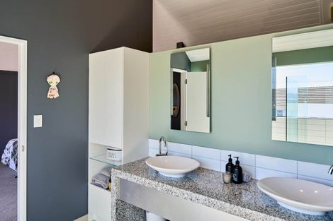 Photo of property in 8 Cheviot Road, Lowry Bay, Lower Hutt, 5013