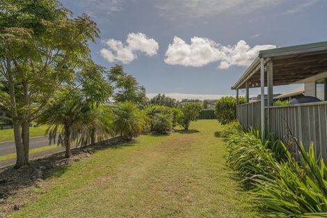 Photo of property in 23 Hawk Hill Crescent, Cooks Beach, Whitianga, 3591