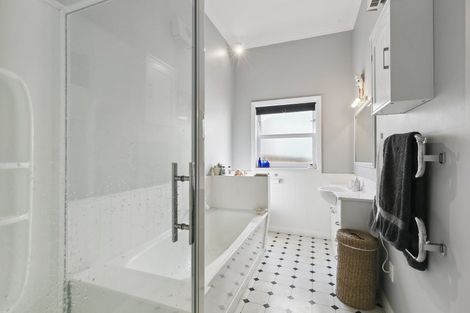 Photo of property in 42 Crawford Road, Kilbirnie, Wellington, 6022