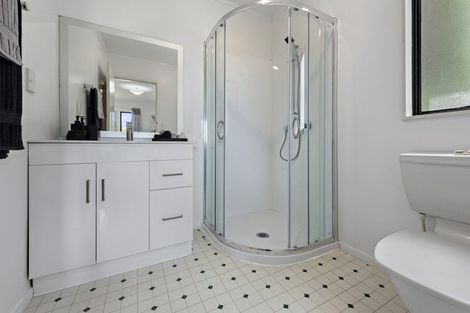 Photo of property in 72 Dowse Drive, Maungaraki, Lower Hutt, 5010