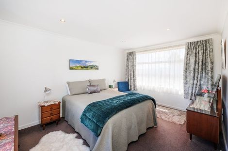 Photo of property in 27 Ruapehu Drive, Fitzherbert, Palmerston North, 4410