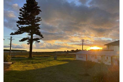 Photo of property in 16a Hall Place, Foxton Beach, Foxton, 4815