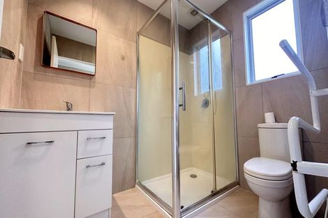 Photo of property in 60 Marine Parade, Mellons Bay, Auckland, 2014