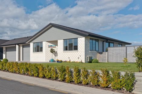 Photo of property in Waterview Estate, 44/4 Greystone Place, Omokoroa, 3114