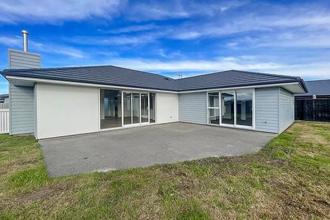 Photo of property in 111 Johnstone Drive, Fitzherbert, Palmerston North, 4410