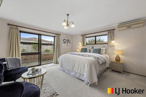 Photo of property in 12 Carlinka Place, Conifer Grove, Takanini, 2112