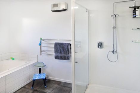 Photo of property in 8 Lochburn Avenue, Glenorchy, 9372