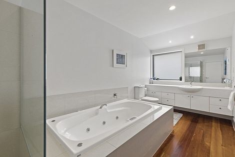 Photo of property in 9 Rahopara Street, Castor Bay, Auckland, 0620