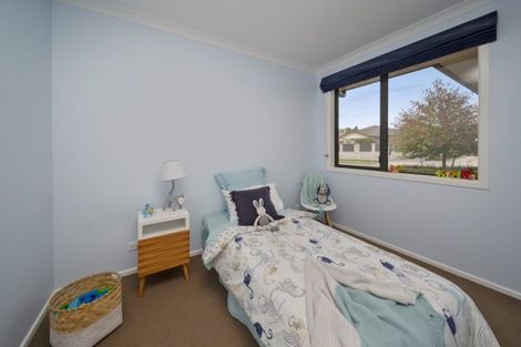 Photo of property in 7 Manurau Crescent, Merrilands, New Plymouth, 4312