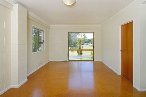 Photo of property in 1/2 Sylvan Avenue, Northcote, Auckland, 0627