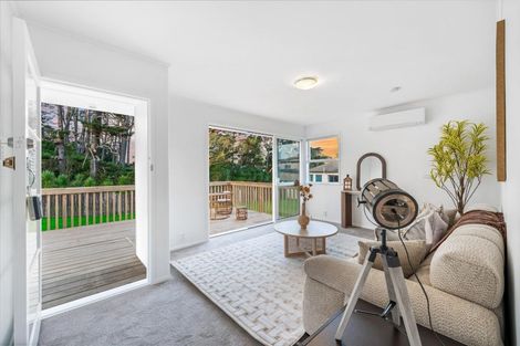 Photo of property in 19 Thornlow Street, Glendene, Auckland, 0602