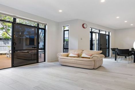 Photo of property in 8/2 Armoy Drive, East Tamaki, Auckland, 2016