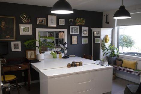 Photo of property in 15 Pukatea Street, Eastbourne, Lower Hutt, 5013